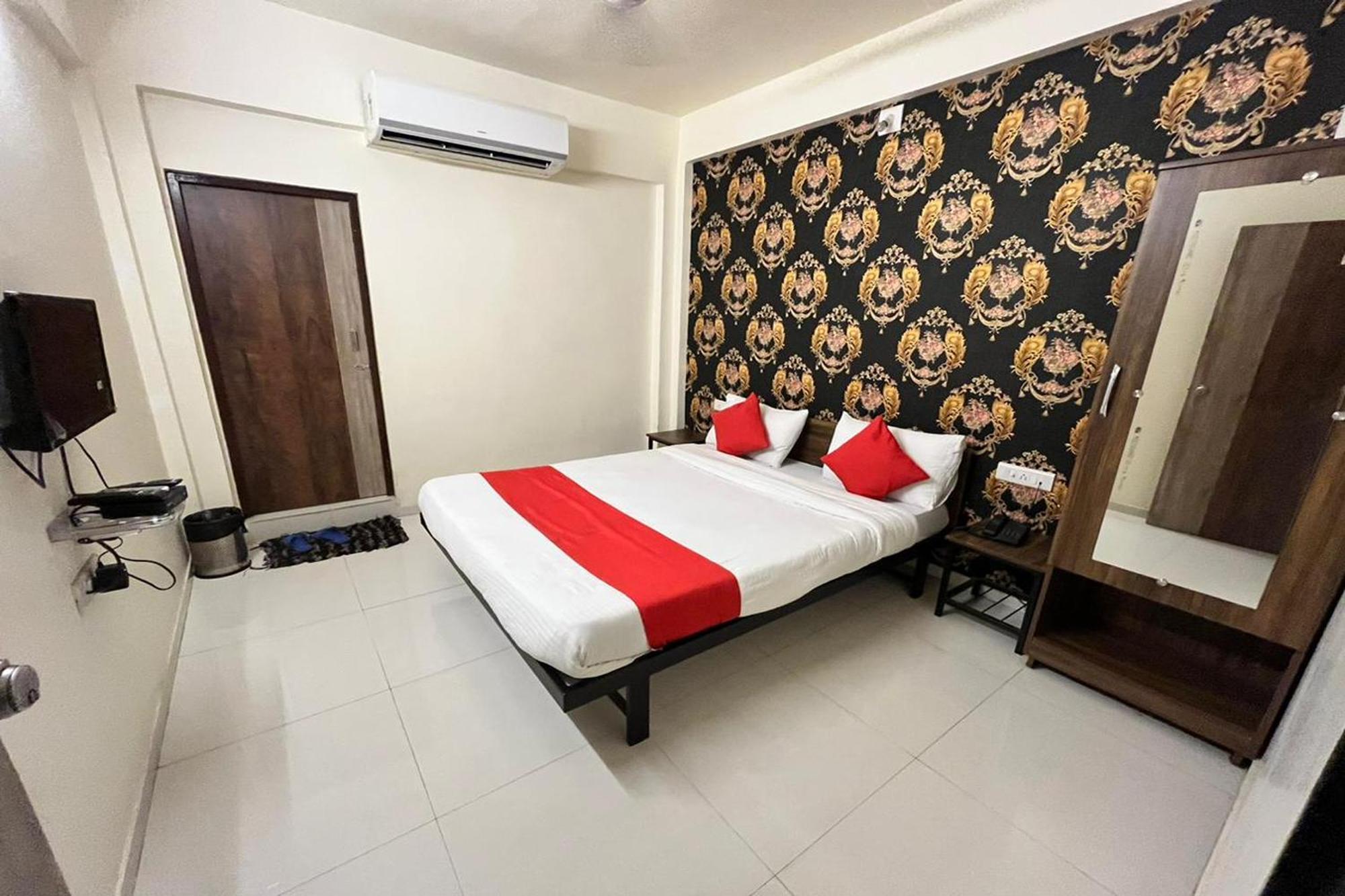 Hotel Kalyan Palace Watuwa Kültér fotó