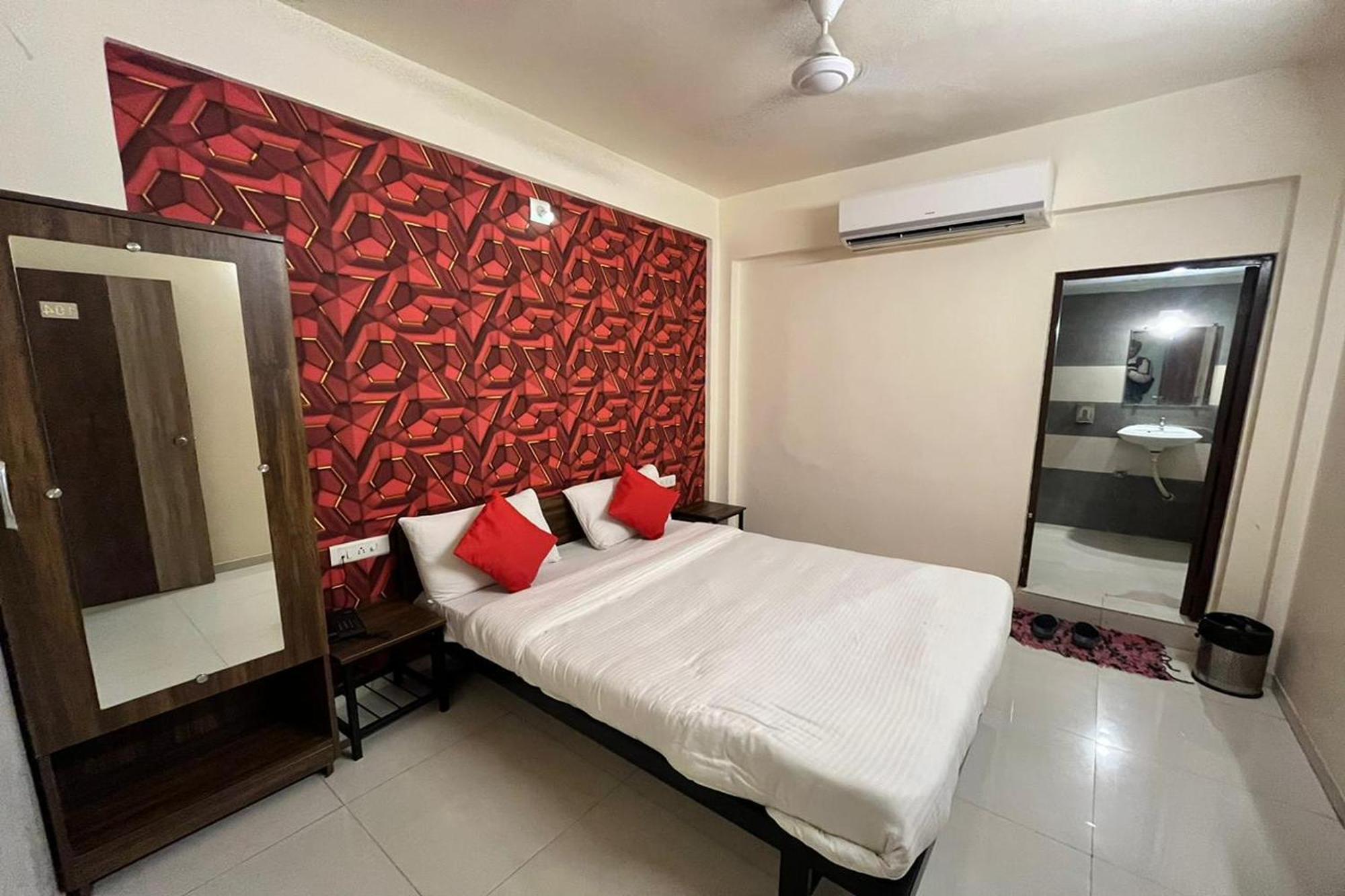 Hotel Kalyan Palace Watuwa Kültér fotó