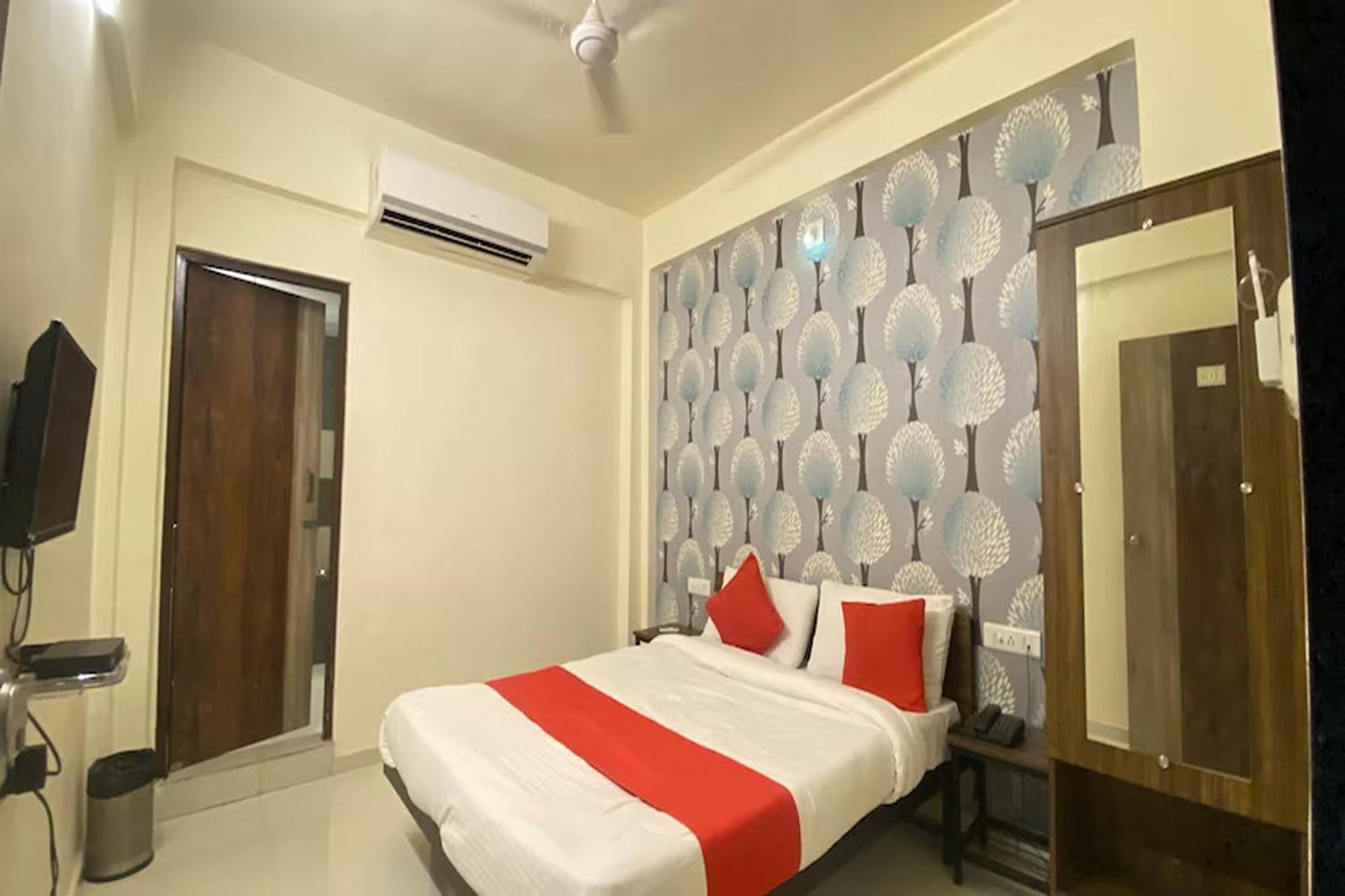 Hotel Kalyan Palace Watuwa Kültér fotó