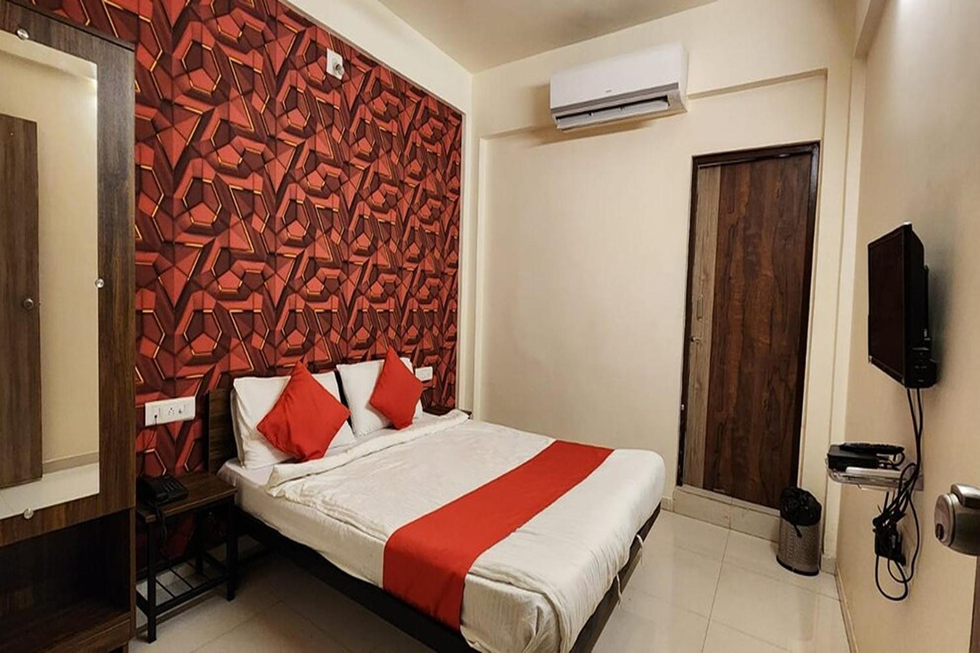 Hotel Kalyan Palace Watuwa Kültér fotó