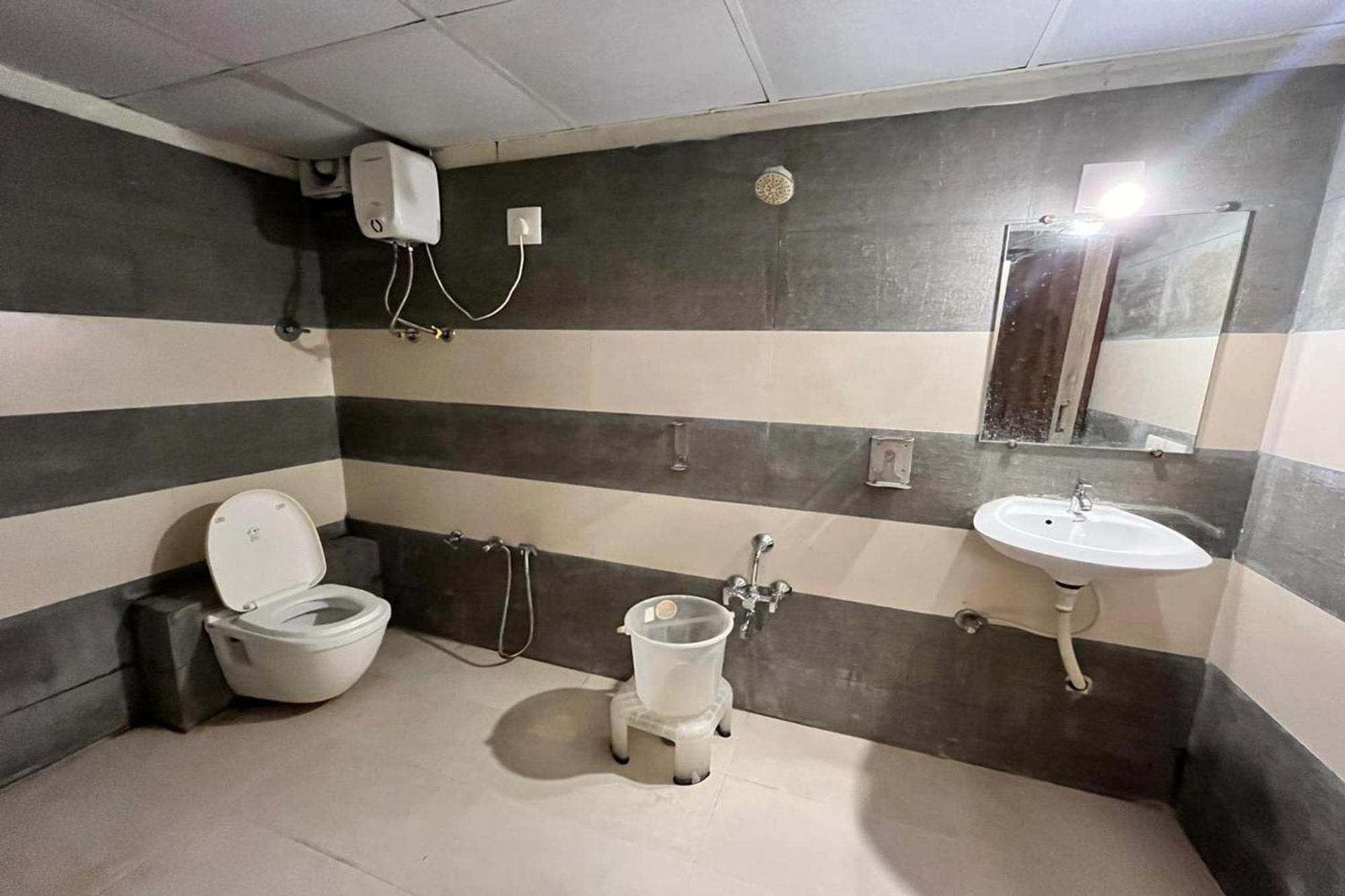 Hotel Kalyan Palace Watuwa Kültér fotó