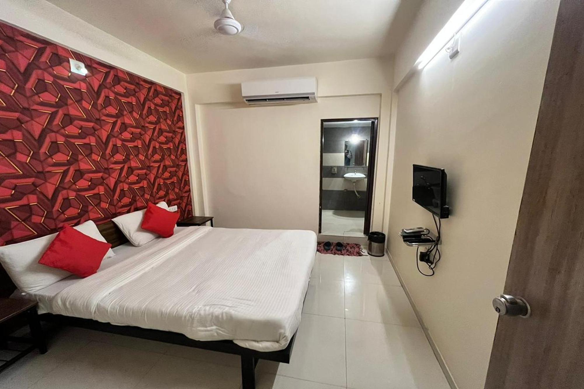 Hotel Kalyan Palace Watuwa Kültér fotó