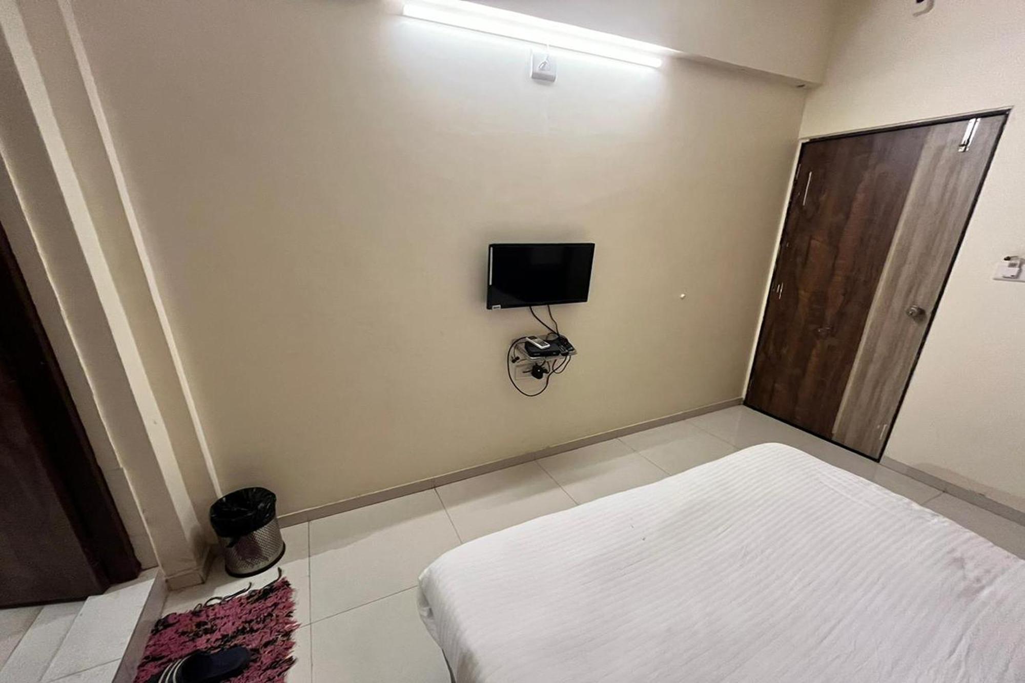 Hotel Kalyan Palace Watuwa Kültér fotó